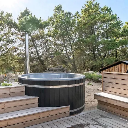Lovely Home In Blavand With Kitchen Holiday home *